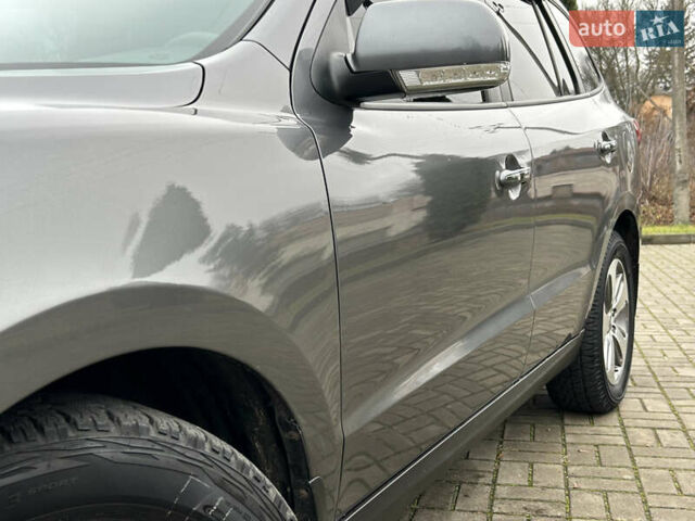 Серый Хендай Санта Фе, объемом двигателя 2.2 л и пробегом 197 тыс. км за 12900 $, фото 10 на Automoto.ua