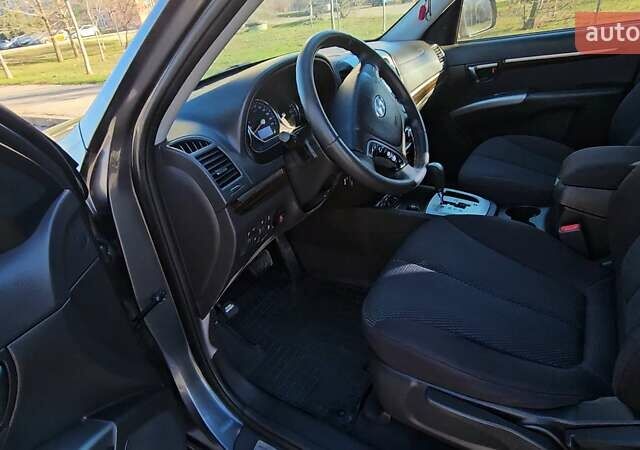 Серый Хендай Санта Фе, объемом двигателя 2.36 л и пробегом 220 тыс. км за 11799 $, фото 15 на Automoto.ua