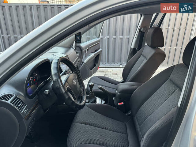 Серый Хендай Санта Фе, объемом двигателя 2.2 л и пробегом 191 тыс. км за 12900 $, фото 18 на Automoto.ua