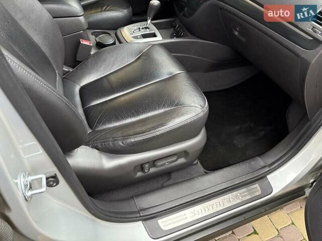 Серый Хендай Санта Фе, объемом двигателя 2.2 л и пробегом 200 тыс. км за 13200 $, фото 1 на Automoto.ua