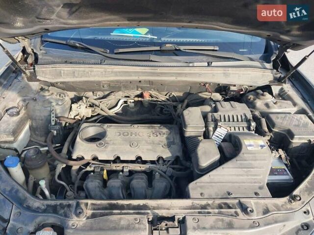Сірий Хендай Санта Фе, об'ємом двигуна 2.36 л та пробігом 208 тис. км за 12500 $, фото 11 на Automoto.ua