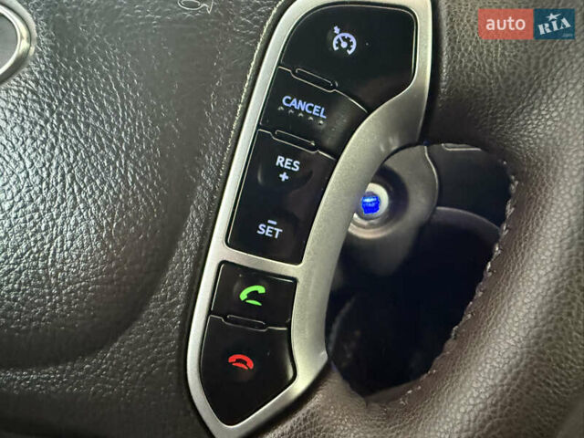 Серый Хендай Санта Фе, объемом двигателя 2.2 л и пробегом 226 тыс. км за 12999 $, фото 60 на Automoto.ua