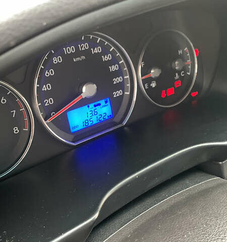 Хендай Санта Фе 2011 в Херсоне на Automoto.ua Серый Хендай Санта Фе, объемом двигателя 2.4 л и пробегом 185 тыс. км за 10800 $, фото 2 на Automoto.ua