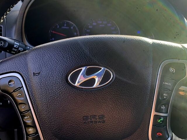 Серый Хендай Санта Фе, объемом двигателя 2.2 л и пробегом 189 тыс. км за 13500 $, фото 4 на Automoto.ua