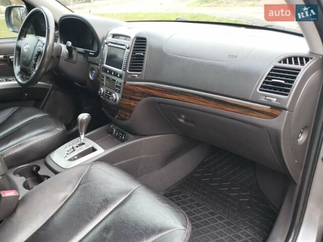 Сірий Хендай Санта Фе, об'ємом двигуна 2.2 л та пробігом 162 тис. км за 13500 $, фото 32 на Automoto.ua