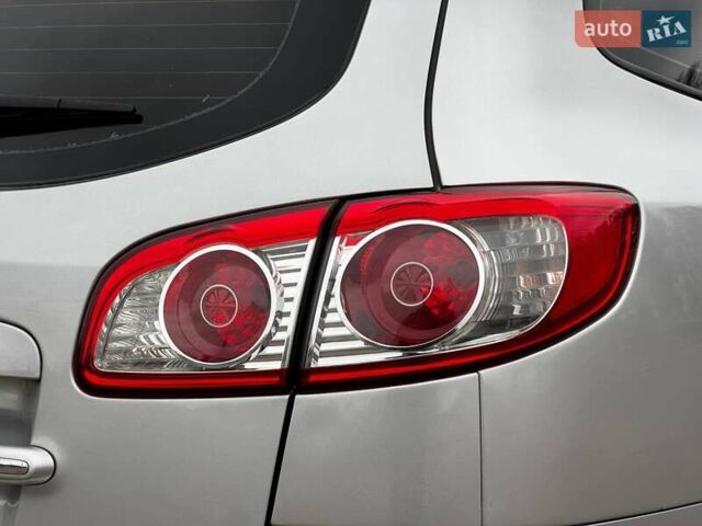 Сірий Хендай Санта Фе, об'ємом двигуна 2.2 л та пробігом 180 тис. км за 11200 $, фото 14 на Automoto.ua