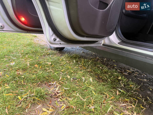 Серый Хендай Санта Фе, объемом двигателя 2.2 л и пробегом 226 тыс. км за 12999 $, фото 42 на Automoto.ua
