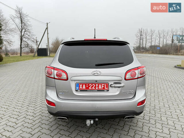 Серый Хендай Санта Фе, объемом двигателя 2 л и пробегом 236 тыс. км за 12600 $, фото 6 на Automoto.ua