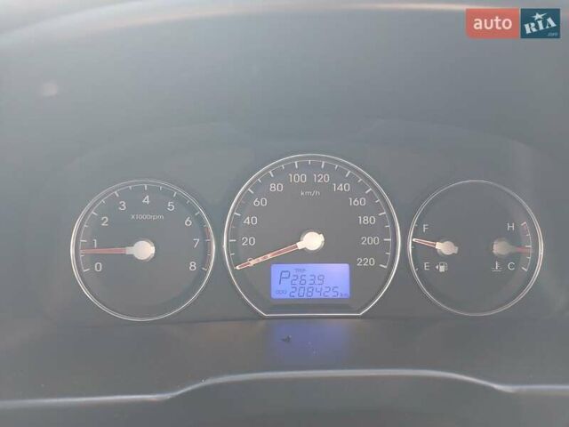 Сірий Хендай Санта Фе, об'ємом двигуна 2.36 л та пробігом 208 тис. км за 12500 $, фото 9 на Automoto.ua