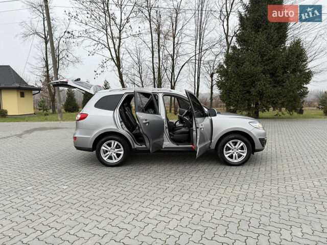 Серый Хендай Санта Фе, объемом двигателя 2 л и пробегом 236 тыс. км за 12600 $, фото 35 на Automoto.ua