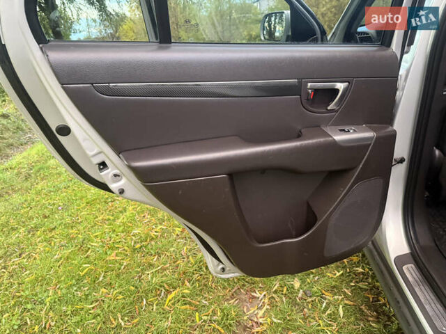 Серый Хендай Санта Фе, объемом двигателя 2.2 л и пробегом 226 тыс. км за 12999 $, фото 43 на Automoto.ua