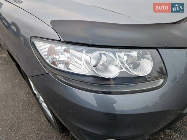 Серый Хендай Санта Фе, объемом двигателя 2.2 л и пробегом 165 тыс. км за 12500 $, фото 14 на Automoto.ua