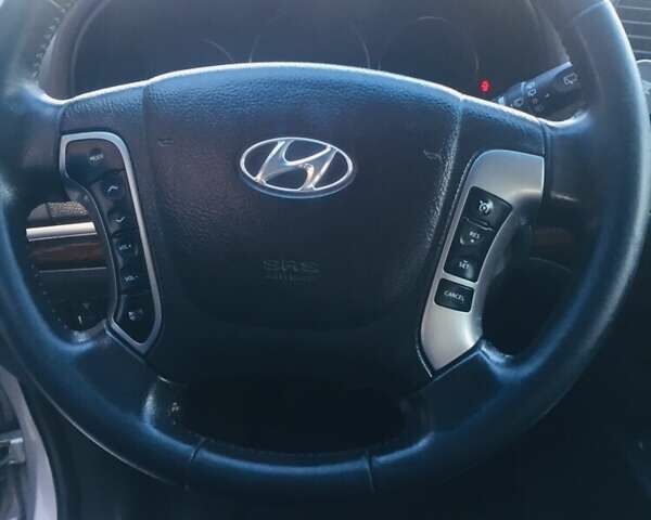 Серый Хендай Санта Фе, объемом двигателя 2.2 л и пробегом 140 тыс. км за 15936 $, фото 10 на Automoto.ua