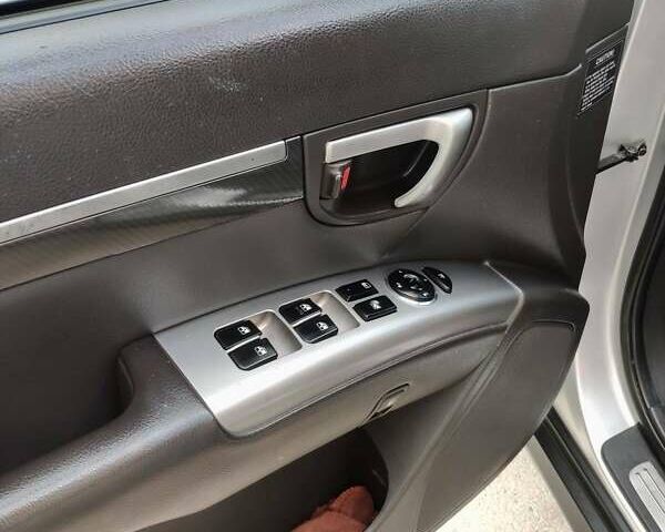 Сірий Хендай Санта Фе, об'ємом двигуна 2 л та пробігом 270 тис. км за 12500 $, фото 10 на Automoto.ua
