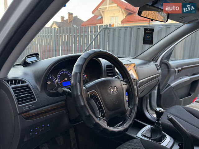 Серый Хендай Санта Фе, объемом двигателя 2.2 л и пробегом 191 тыс. км за 12900 $, фото 19 на Automoto.ua