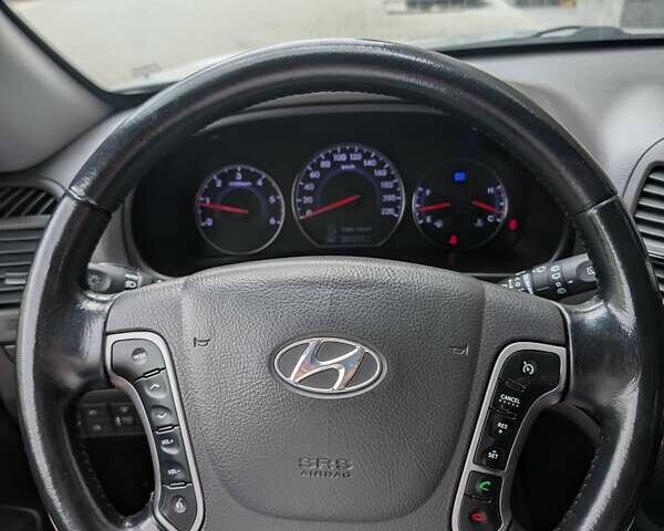 Сірий Хендай Санта Фе, об'ємом двигуна 2.2 л та пробігом 201 тис. км за 13000 $, фото 5 на Automoto.ua