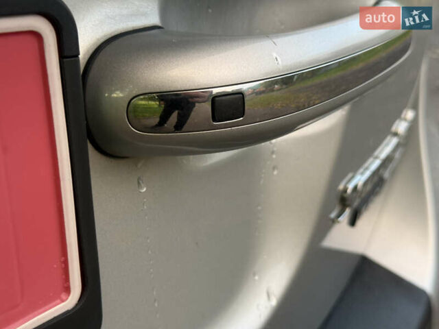 Серый Хендай Санта Фе, объемом двигателя 2.2 л и пробегом 226 тыс. км за 12999 $, фото 21 на Automoto.ua