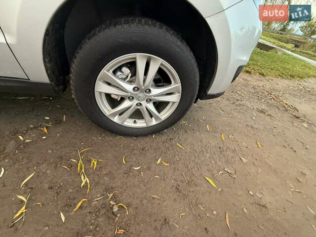 Серый Хендай Санта Фе, объемом двигателя 2.2 л и пробегом 226 тыс. км за 12999 $, фото 16 на Automoto.ua