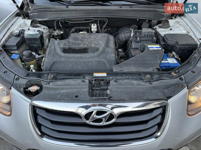 Серый Хендай Санта Фе, объемом двигателя 2.2 л и пробегом 191 тыс. км за 12900 $, фото 44 на Automoto.ua