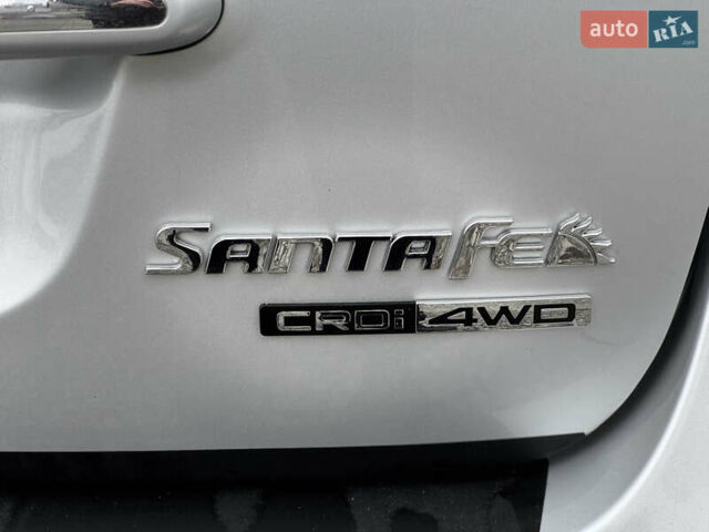 Серый Хендай Санта Фе, объемом двигателя 2.2 л и пробегом 200 тыс. км за 11000 $, фото 13 на Automoto.ua