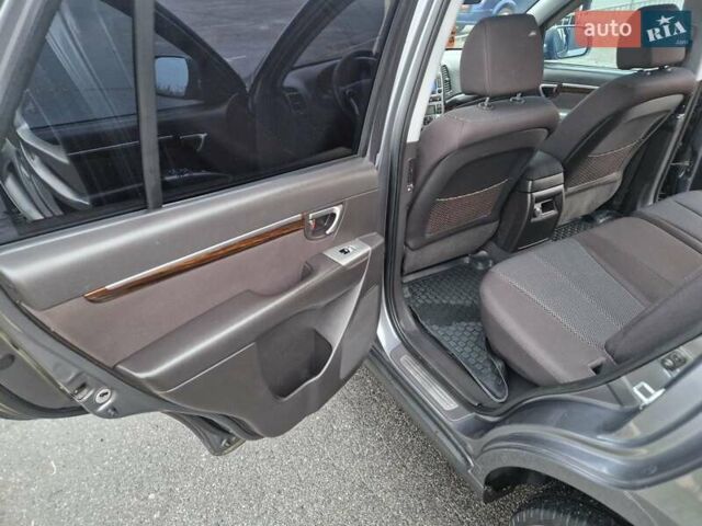 Серый Хендай Санта Фе, объемом двигателя 2.2 л и пробегом 165 тыс. км за 12500 $, фото 36 на Automoto.ua