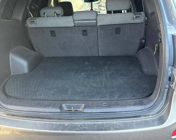 Серый Хендай Санта Фе, объемом двигателя 2.36 л и пробегом 176 тыс. км за 11500 $, фото 3 на Automoto.ua