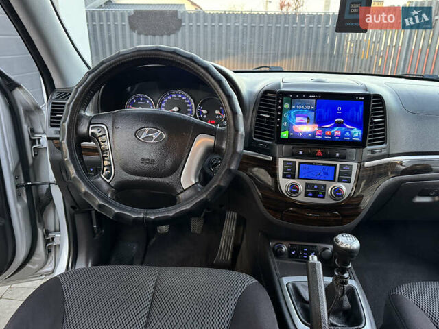 Серый Хендай Санта Фе, объемом двигателя 2.2 л и пробегом 191 тыс. км за 12900 $, фото 24 на Automoto.ua