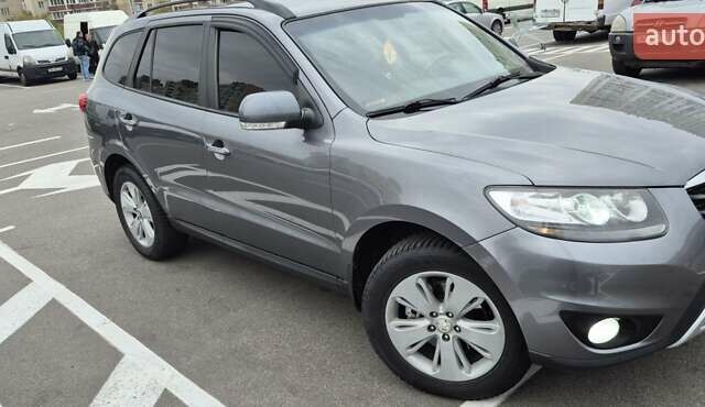 Серый Хендай Санта Фе, объемом двигателя 2.2 л и пробегом 308 тыс. км за 12200 $, фото 5 на Automoto.ua