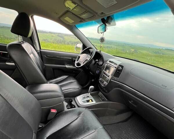 Сірий Хендай Санта Фе, об'ємом двигуна 2.2 л та пробігом 201 тис. км за 13000 $, фото 7 на Automoto.ua