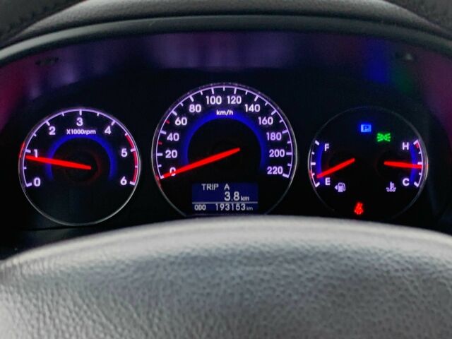 Серый Хендай Санта Фе, объемом двигателя 2.2 л и пробегом 193 тыс. км за 14255 $, фото 18 на Automoto.ua