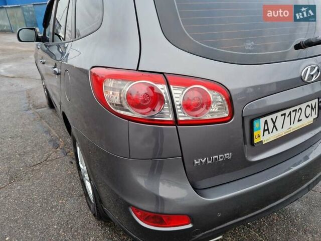 Серый Хендай Санта Фе, объемом двигателя 2.2 л и пробегом 165 тыс. км за 12500 $, фото 11 на Automoto.ua