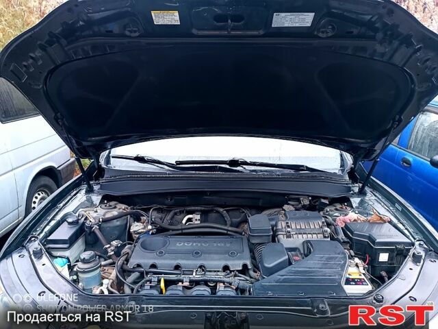 Серый Хендай Санта Фе, объемом двигателя 2.4 л и пробегом 185 тыс. км за 9500 $, фото 1 на Automoto.ua