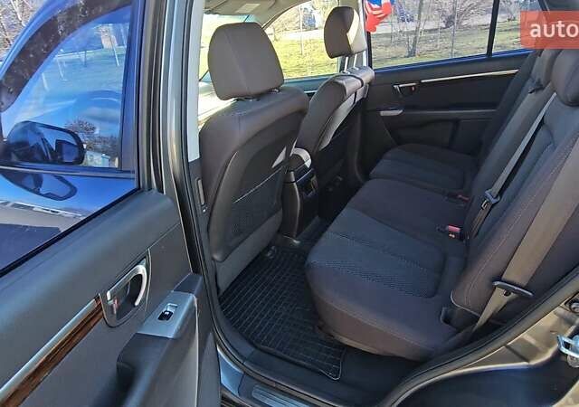 Серый Хендай Санта Фе, объемом двигателя 2.36 л и пробегом 220 тыс. км за 11799 $, фото 12 на Automoto.ua