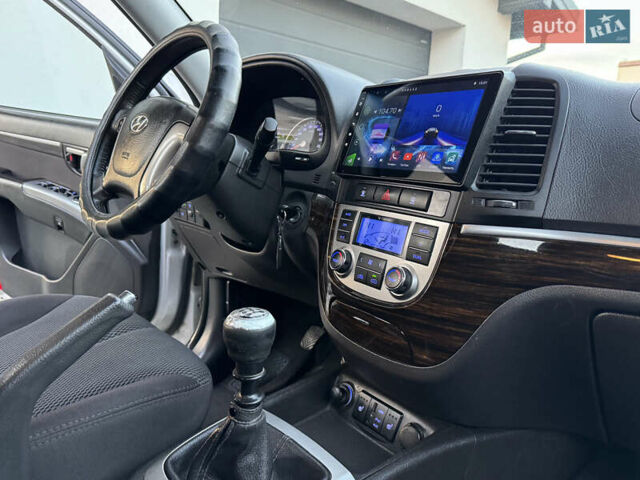 Серый Хендай Санта Фе, объемом двигателя 2.2 л и пробегом 191 тыс. км за 12900 $, фото 29 на Automoto.ua