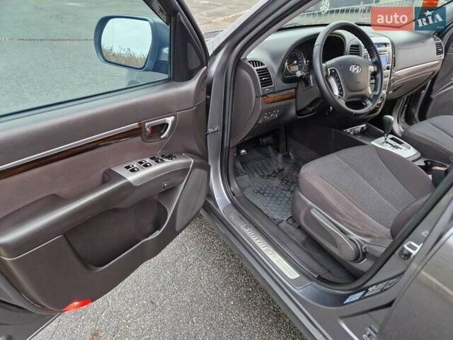 Серый Хендай Санта Фе, объемом двигателя 2.2 л и пробегом 165 тыс. км за 12500 $, фото 31 на Automoto.ua