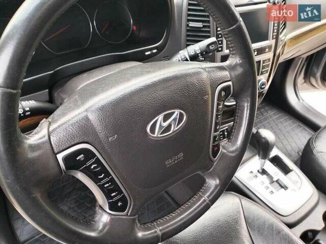 Сірий Хендай Санта Фе, об'ємом двигуна 2.2 л та пробігом 162 тис. км за 13500 $, фото 25 на Automoto.ua