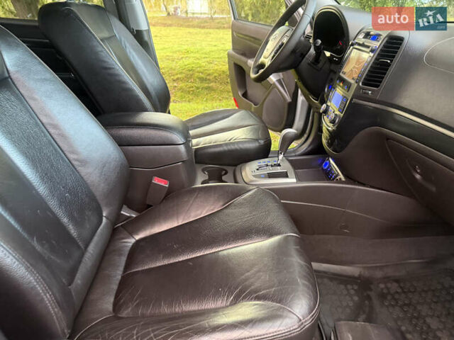 Серый Хендай Санта Фе, объемом двигателя 2.2 л и пробегом 226 тыс. км за 12999 $, фото 54 на Automoto.ua