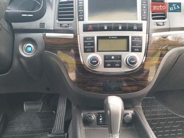 Сірий Хендай Санта Фе, об'ємом двигуна 2.2 л та пробігом 162 тис. км за 13500 $, фото 26 на Automoto.ua