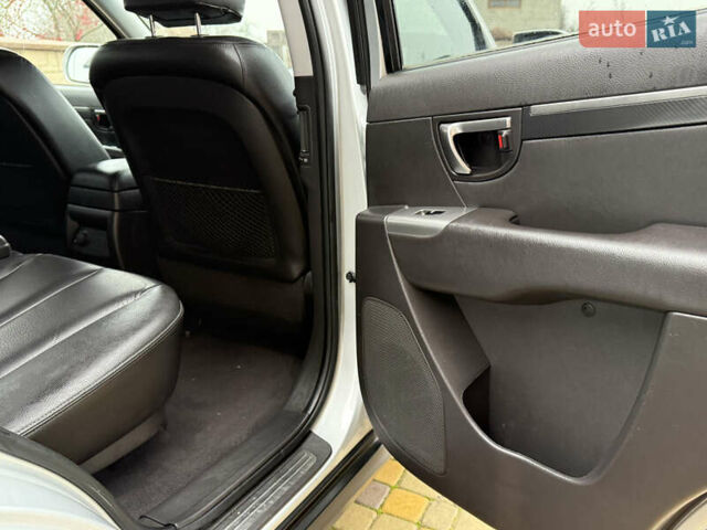 Серый Хендай Санта Фе, объемом двигателя 2.2 л и пробегом 148 тыс. км за 12950 $, фото 24 на Automoto.ua