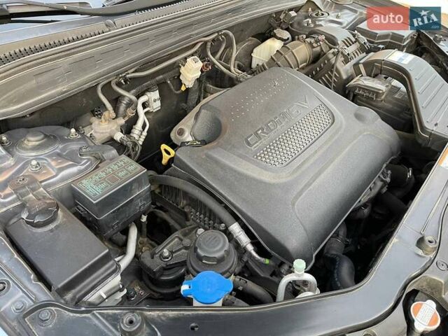 Серый Хендай Санта Фе, объемом двигателя 2.2 л и пробегом 223 тыс. км за 12800 $, фото 10 на Automoto.ua