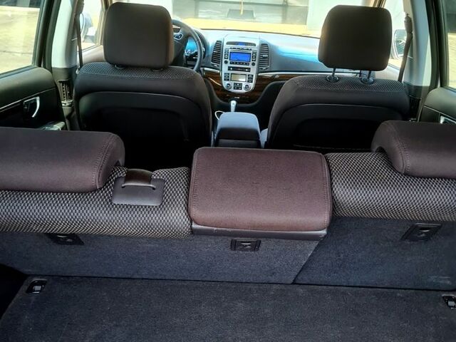 Серый Хендай Санта Фе, объемом двигателя 2.2 л и пробегом 114 тыс. км за 12100 $, фото 3 на Automoto.ua