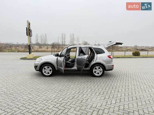 Серый Хендай Санта Фе, объемом двигателя 2 л и пробегом 236 тыс. км за 12600 $, фото 31 на Automoto.ua