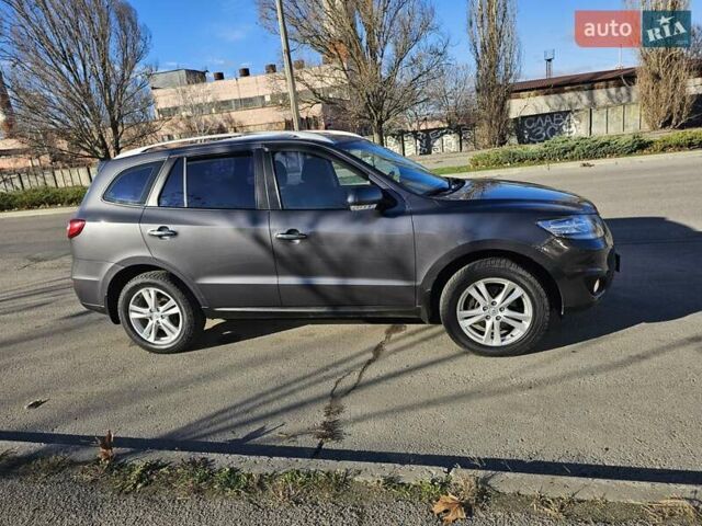 Серый Хендай Санта Фе, объемом двигателя 2.36 л и пробегом 220 тыс. км за 11799 $, фото 6 на Automoto.ua