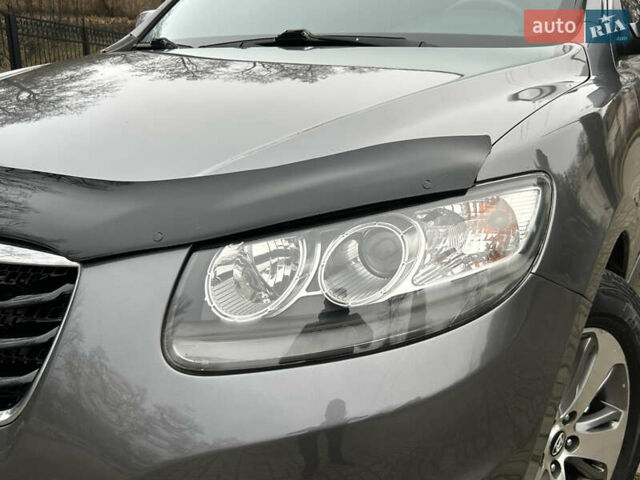 Серый Хендай Санта Фе, объемом двигателя 2.2 л и пробегом 197 тыс. км за 12900 $, фото 9 на Automoto.ua