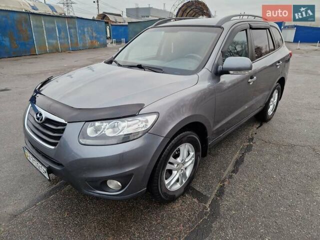 Серый Хендай Санта Фе, объемом двигателя 2.2 л и пробегом 165 тыс. км за 12500 $, фото 16 на Automoto.ua