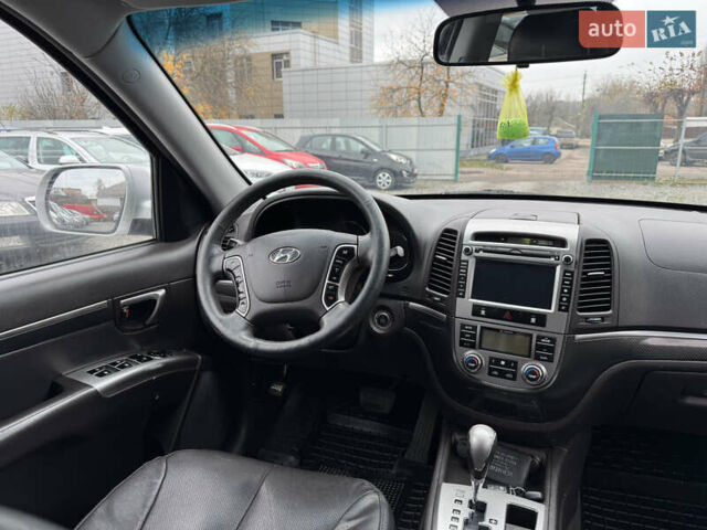 Серый Хендай Санта Фе, объемом двигателя 2.2 л и пробегом 200 тыс. км за 11000 $, фото 16 на Automoto.ua