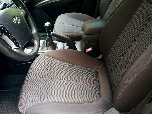 Серый Хендай Санта Фе, объемом двигателя 2.2 л и пробегом 294 тыс. км за 11500 $, фото 8 на Automoto.ua