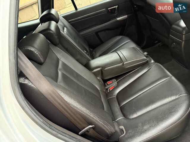 Серый Хендай Санта Фе, объемом двигателя 2.2 л и пробегом 148 тыс. км за 12950 $, фото 23 на Automoto.ua