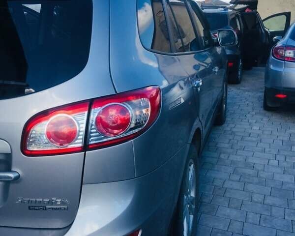 Серый Хендай Санта Фе, объемом двигателя 2.2 л и пробегом 140 тыс. км за 15936 $, фото 3 на Automoto.ua