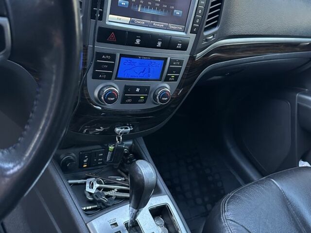 Серый Хендай Санта Фе, объемом двигателя 2.2 л и пробегом 162 тыс. км за 11500 $, фото 5 на Automoto.ua